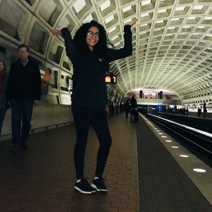 Meet your Posher, Gloria